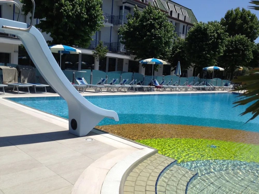 Hotel Paris Resort
