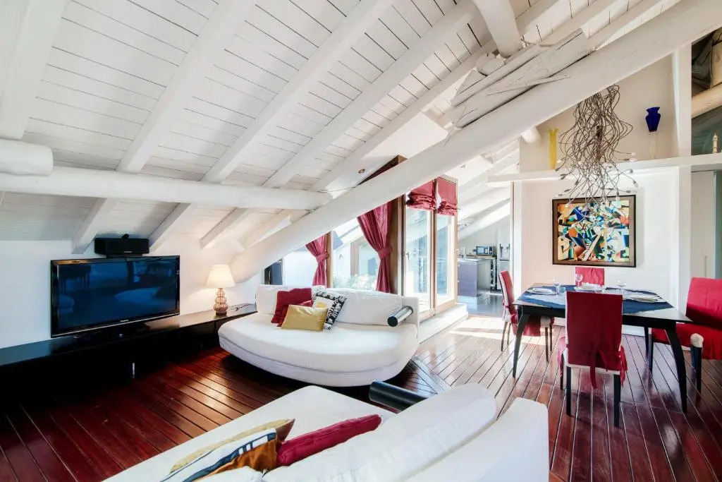 Exclusive Penthouse - by MyHomeInComo