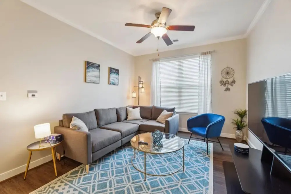 Stylish 1 BR Apartment w Movie Theater