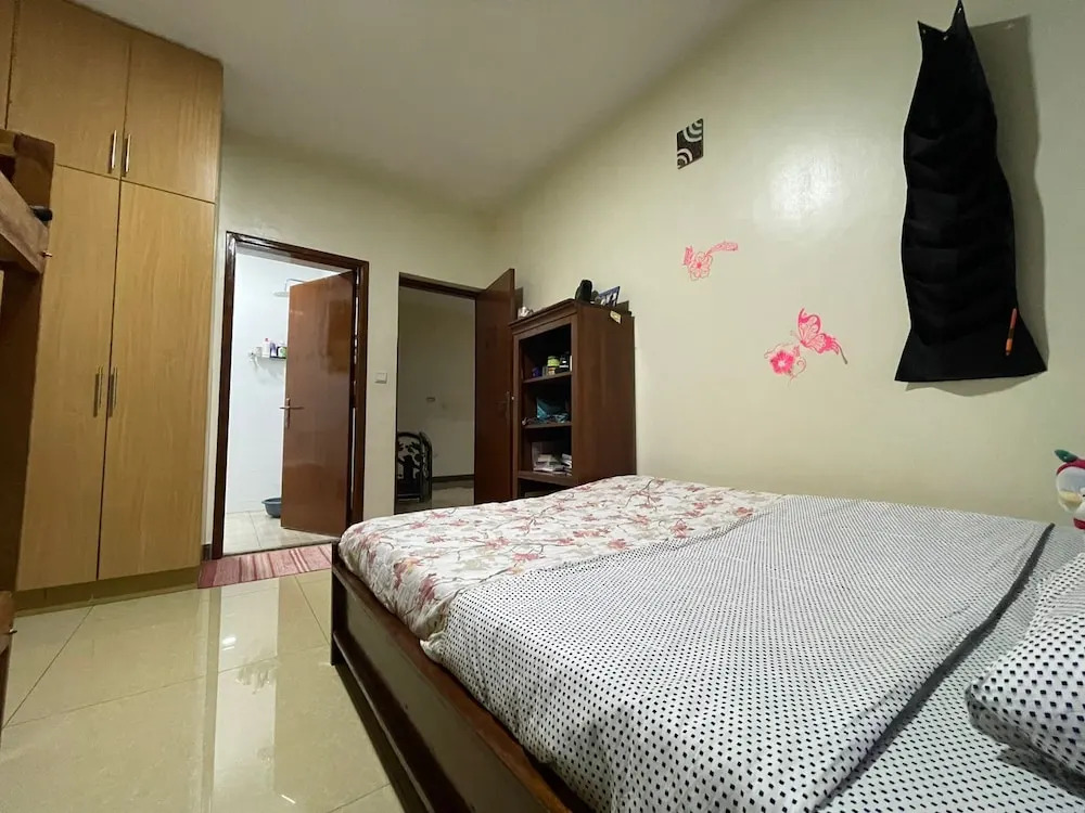 The Mugabi's Spacious Private Room