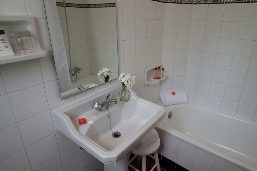 Hotel Medium Romantic