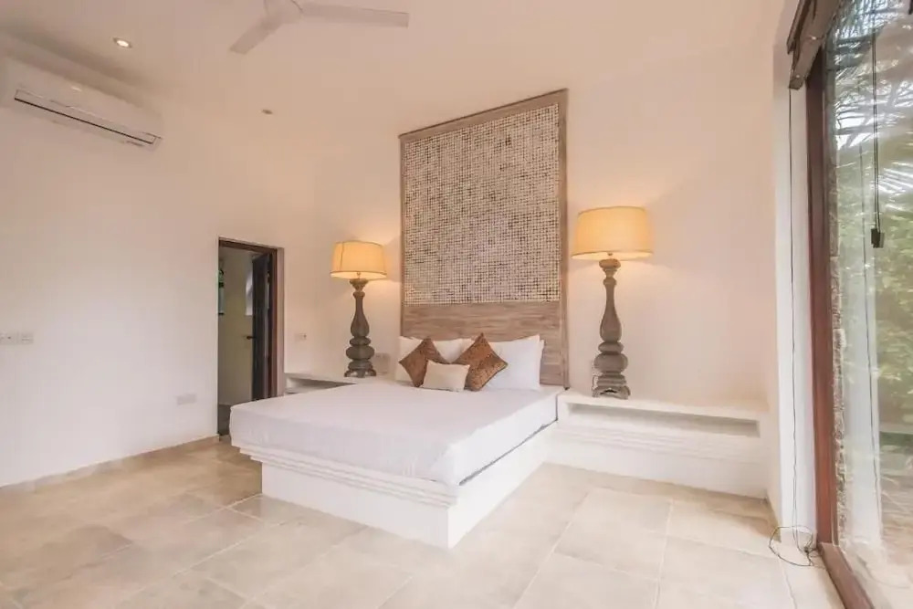 Villa Thuya - 3 Bedroom Oceanfront Villa with Pool