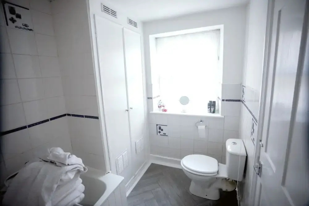 2-bed Apartment, Sleeps 6, 8-min Walk to Centre