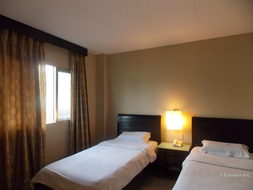 Circle Inn Hotel and Suites Bacolod