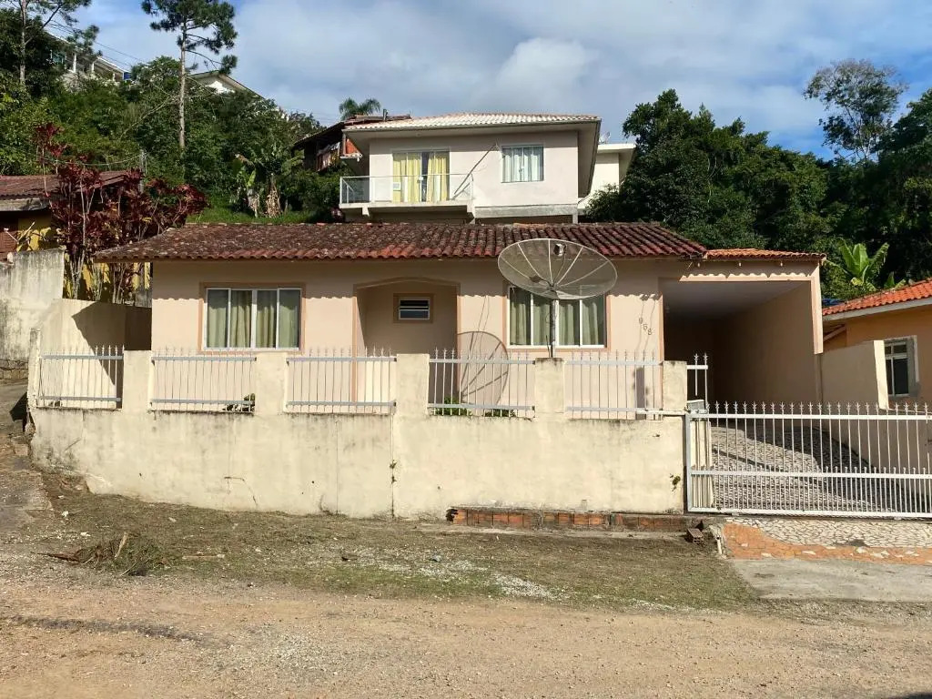 Casa a 100 metros da praia de Calheiros
