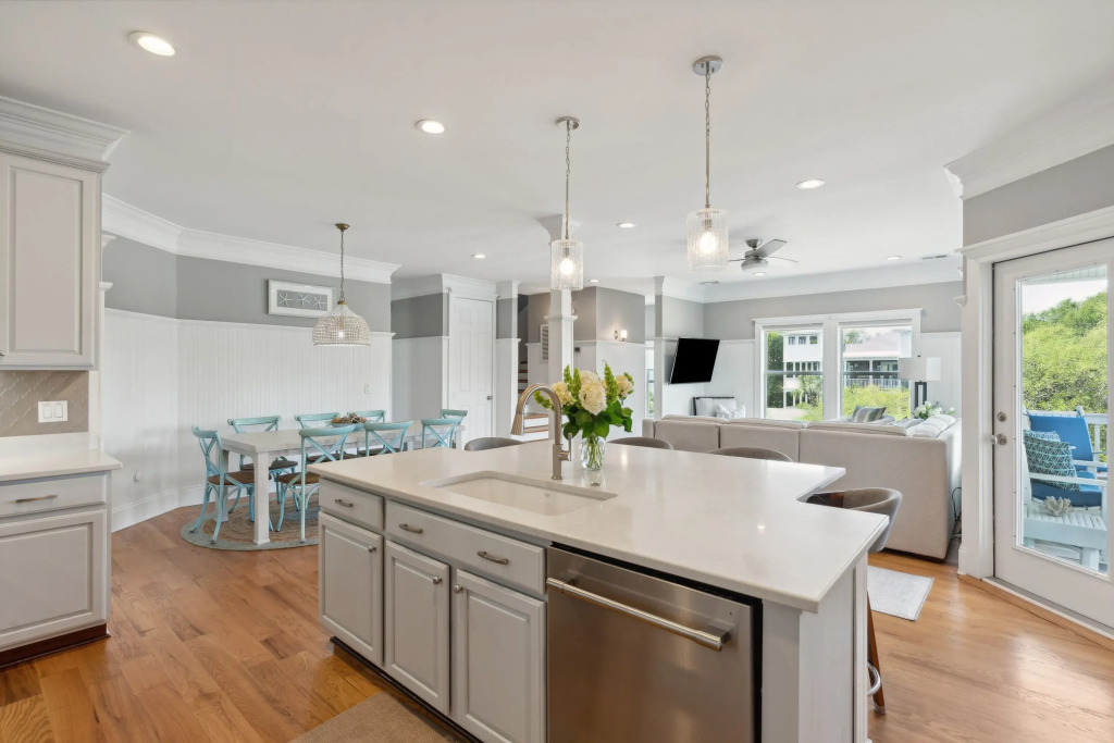 3800 Cameron Boulevard Avantstay Pool, Ocean Views, Deck