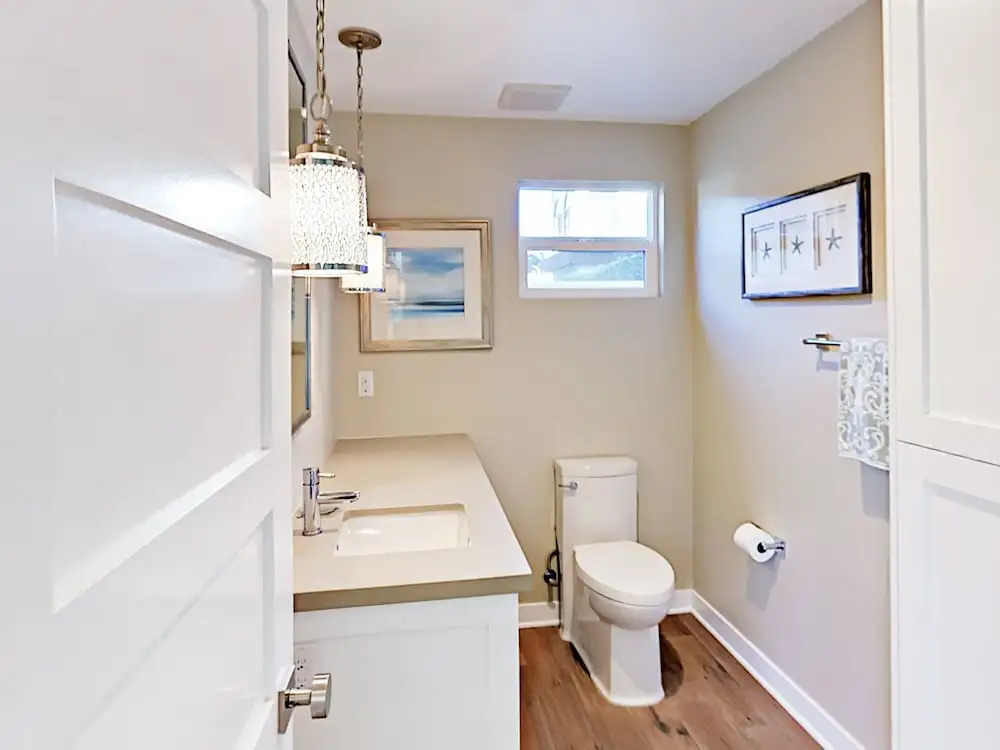 Bright & Breezy Retreat - Walk to Tamarack Beach home