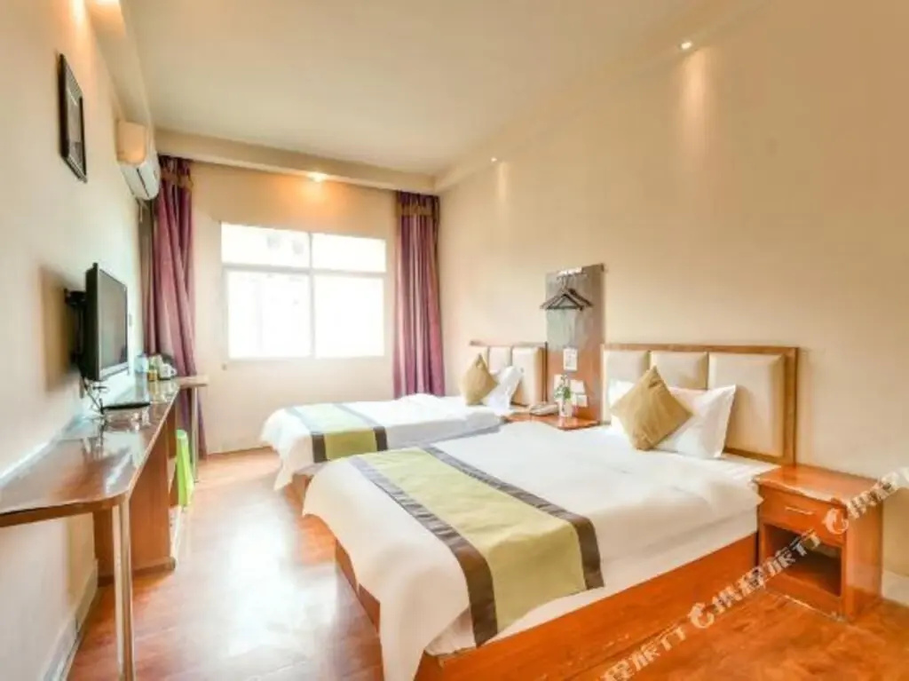 New East Intelligent Cinema Hotel (Guiyang Guiqian International Hospital & Normal College Branch)