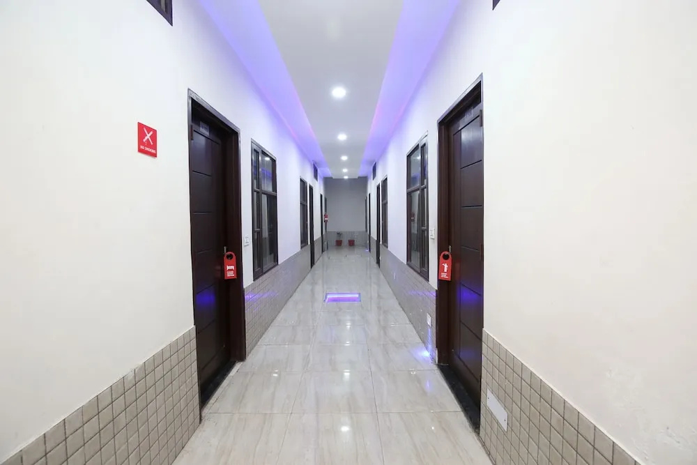 OYO 10070 Hotel Satkar Regency