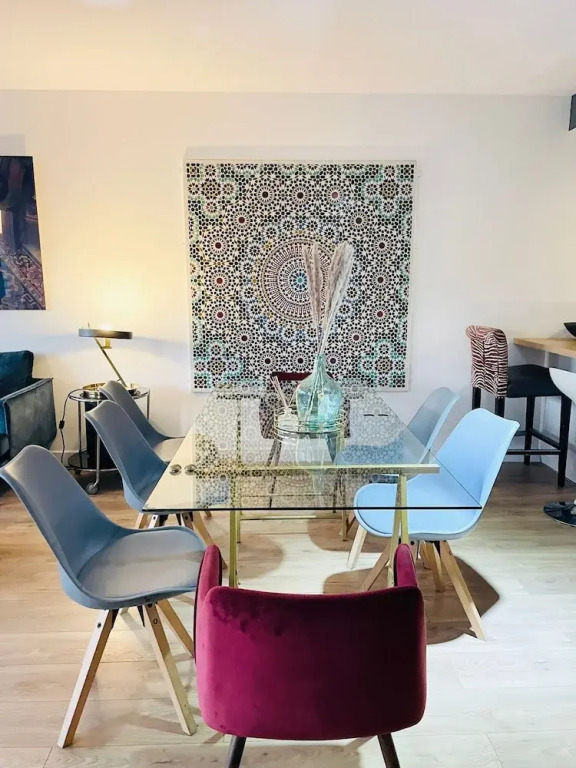 Luxury 2 bedrooms with Parking&Balcony
