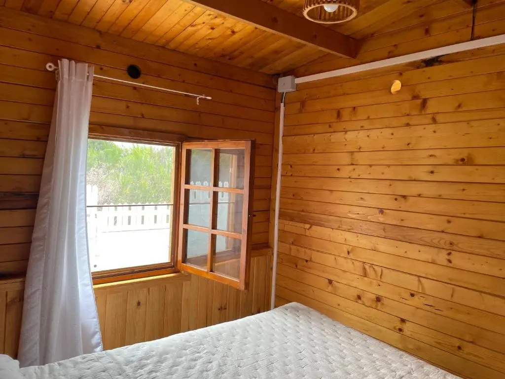 Agradable Mini Casa de madera con jardín amplio