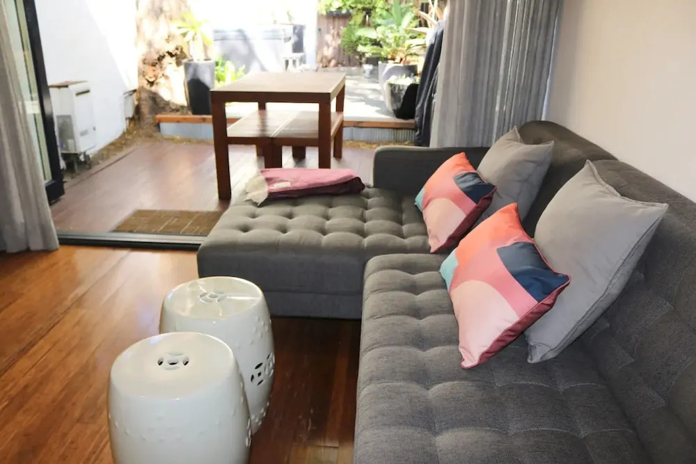 Elegant 2 Bedroom House in Inner City Oasis