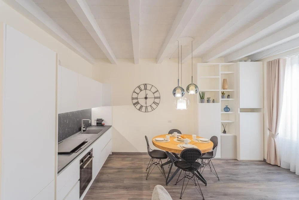 Modern & Stylish Apartment in Como City by Rent all Como