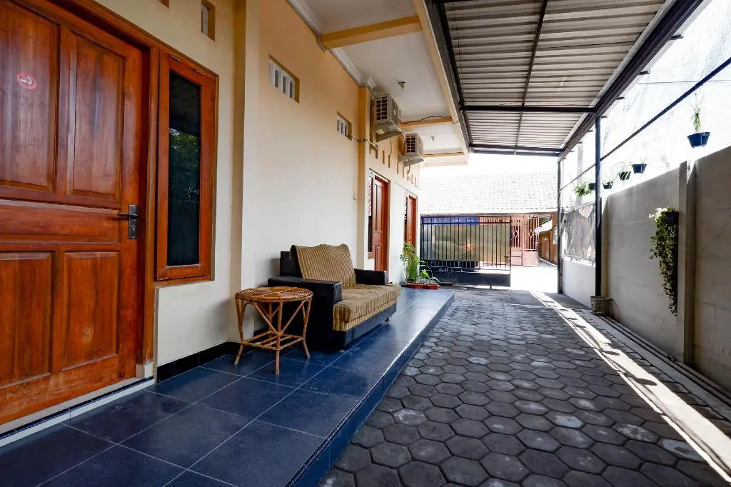 Super OYO Capital O 2258 Santana Syariah Guest House