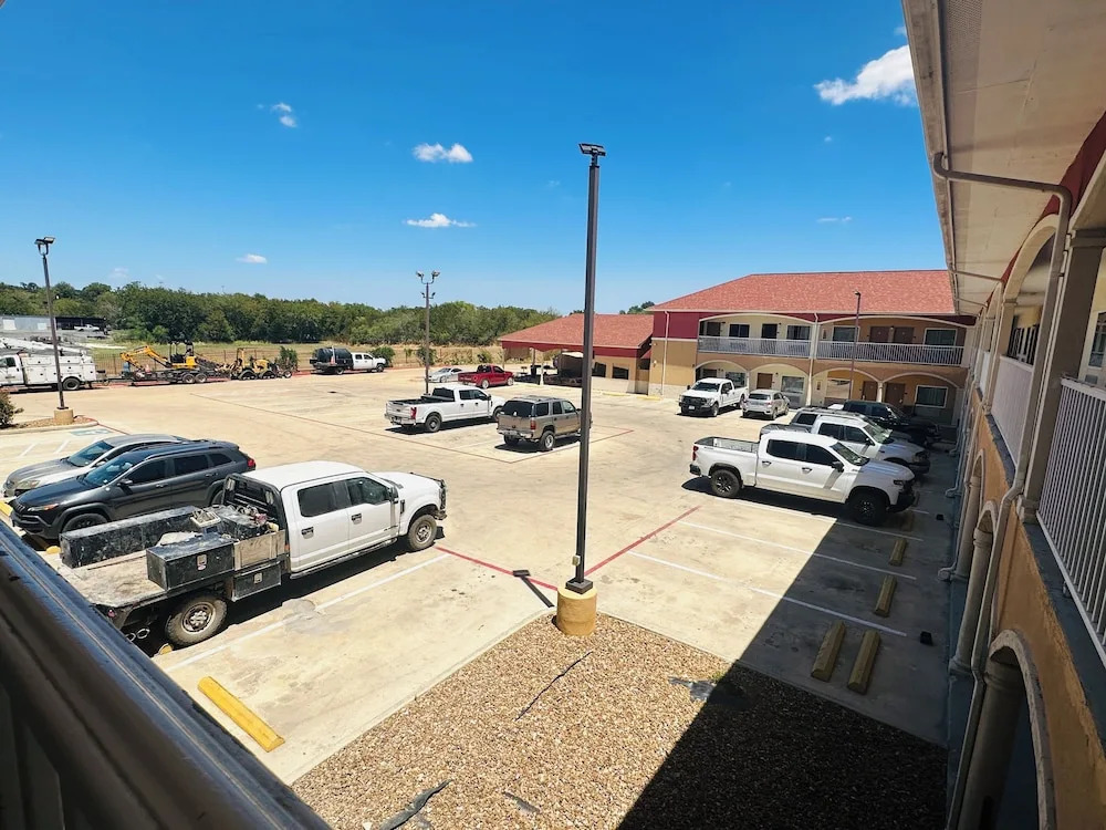 Super 8 Floresville