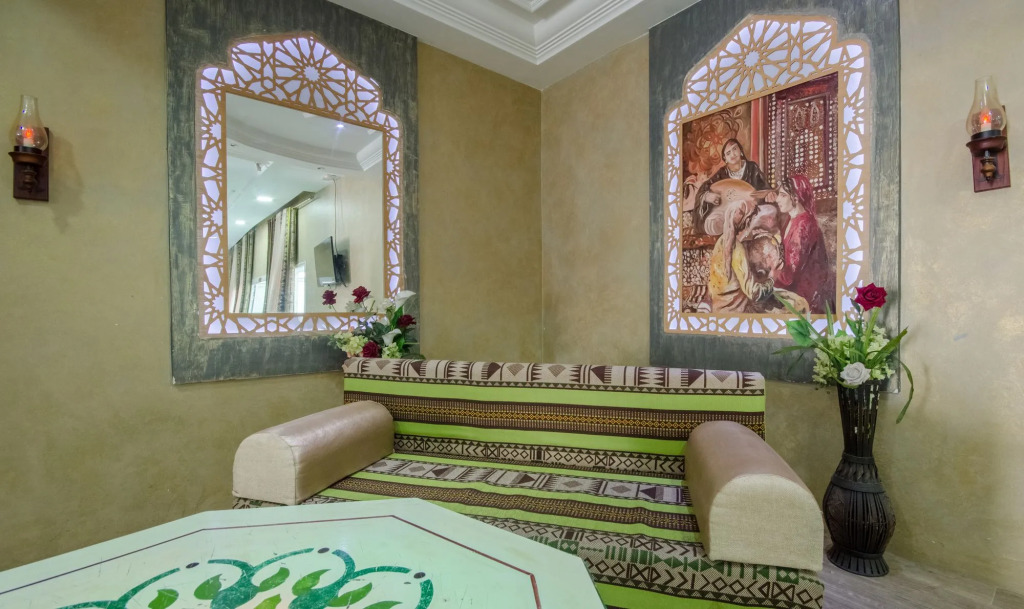 Hotel Saheb Ettabaa