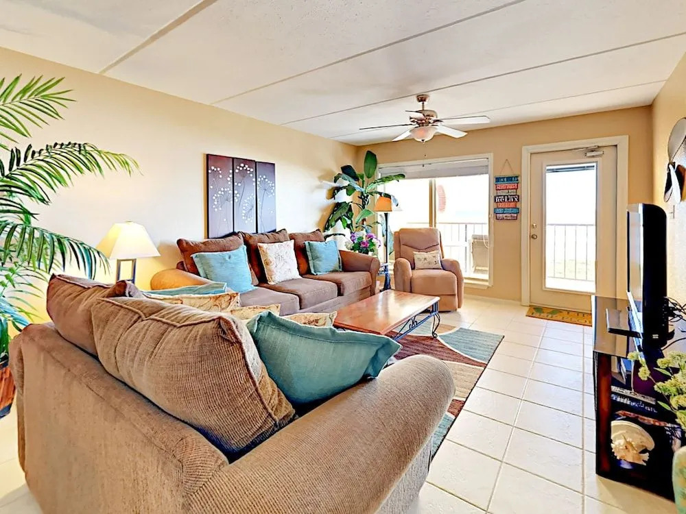 4400 Gulf Blvd Condo Unit 408