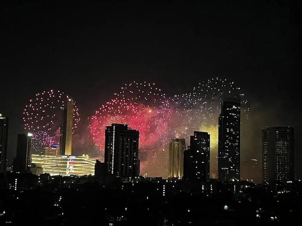 BKK 2 BR apt Near Sathon Iconsiam Firework View