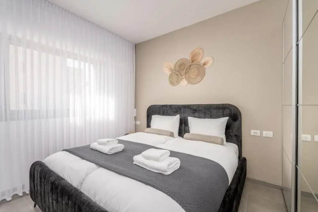 2BDR W parking shirat haneviim - Mamilla Area