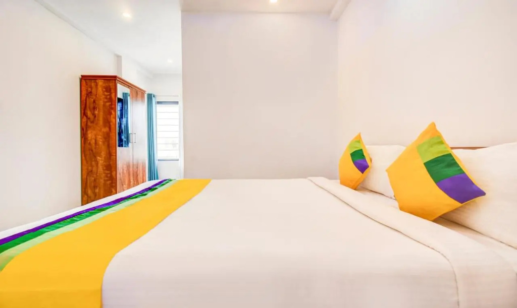 Itsy Hotels Vijaya Comforts, with BAR & restaurant