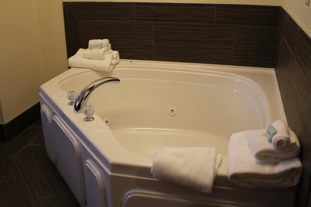 Holiday Inn Express and Suites - Bradford by IHG