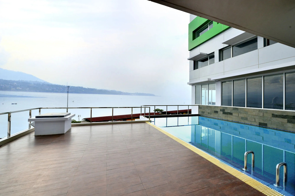 Whiz Prime Hotel Megamas Manado