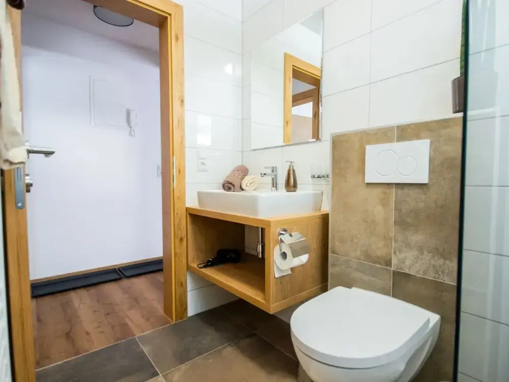 Jonas See in See With 1 Bedrooms and 1 5 Bathrooms