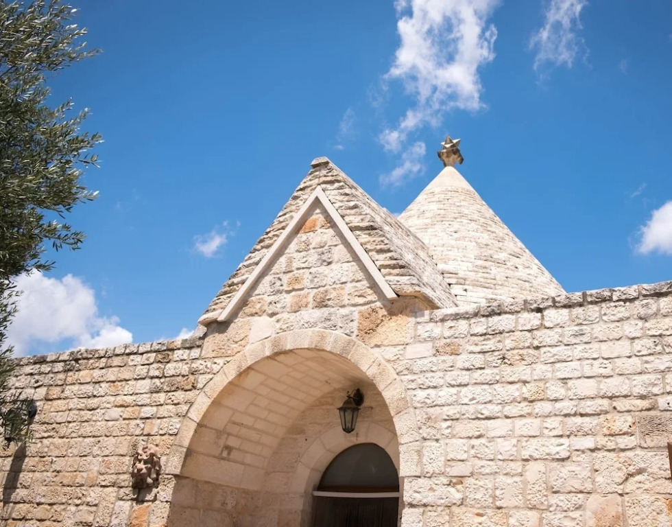 Trullo Paan Pascarosa Ostuni by Typney