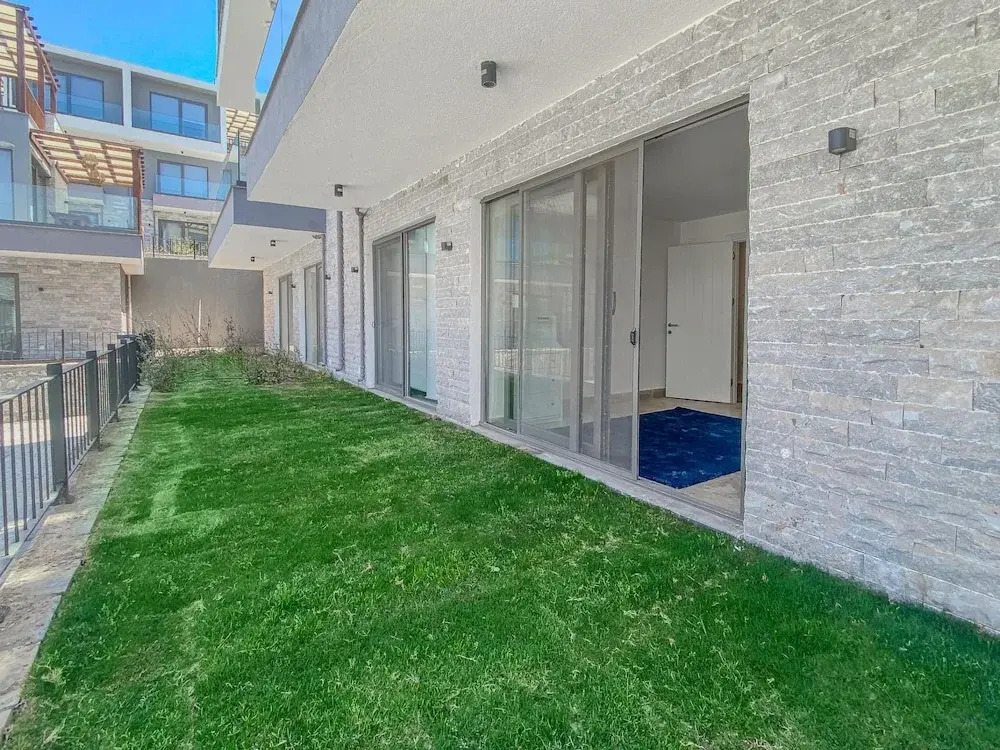 Sea View House w Balcony 3 min to Beach in Milas