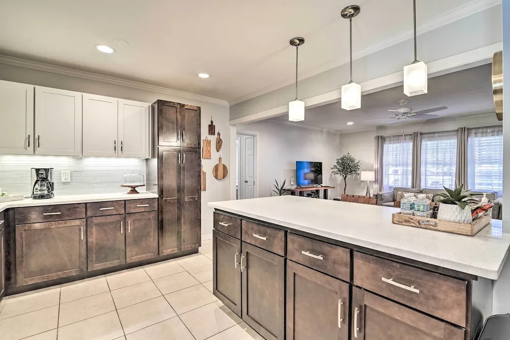 Mid-century Modern Escape in Central Lakeland!