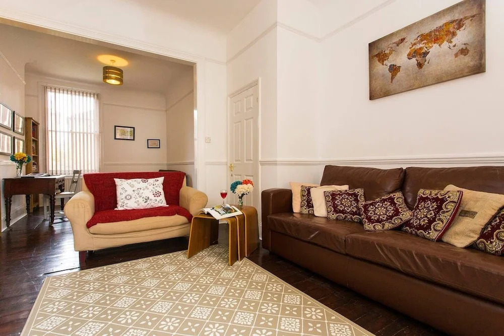 Huge Family Home in Sydenham Village