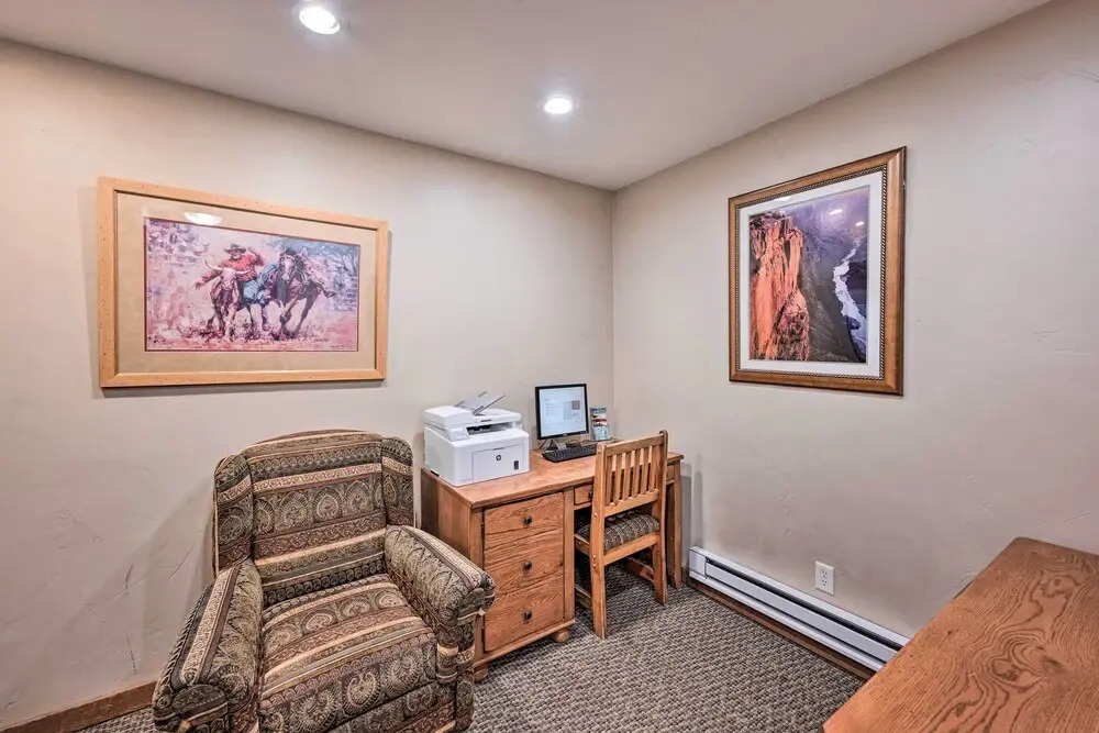 Upscale Condo w/ Balcony < 1/2 Mi to Ski Resort