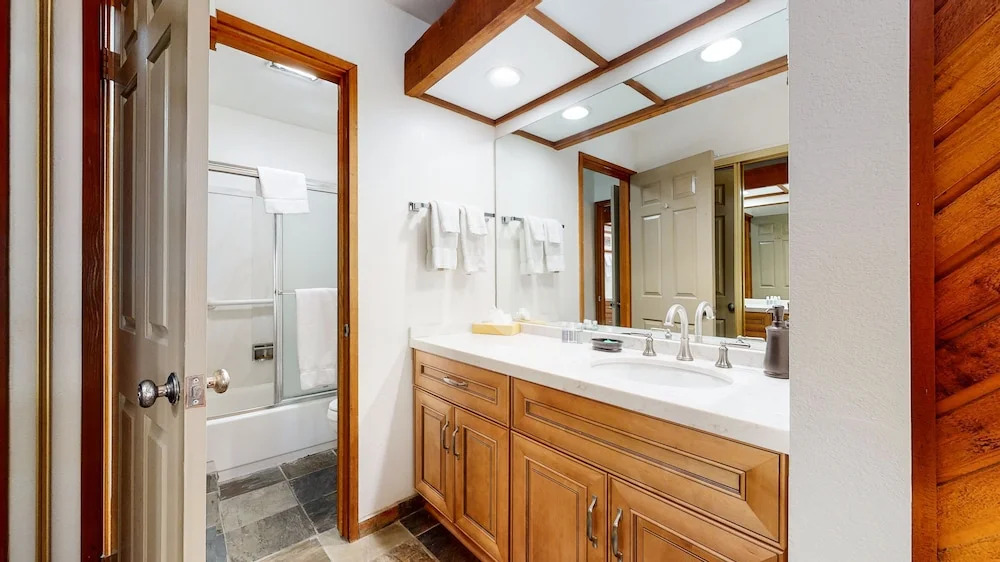 Aspen Creek #215 - Hot Tubs, Near Golf & Hiking