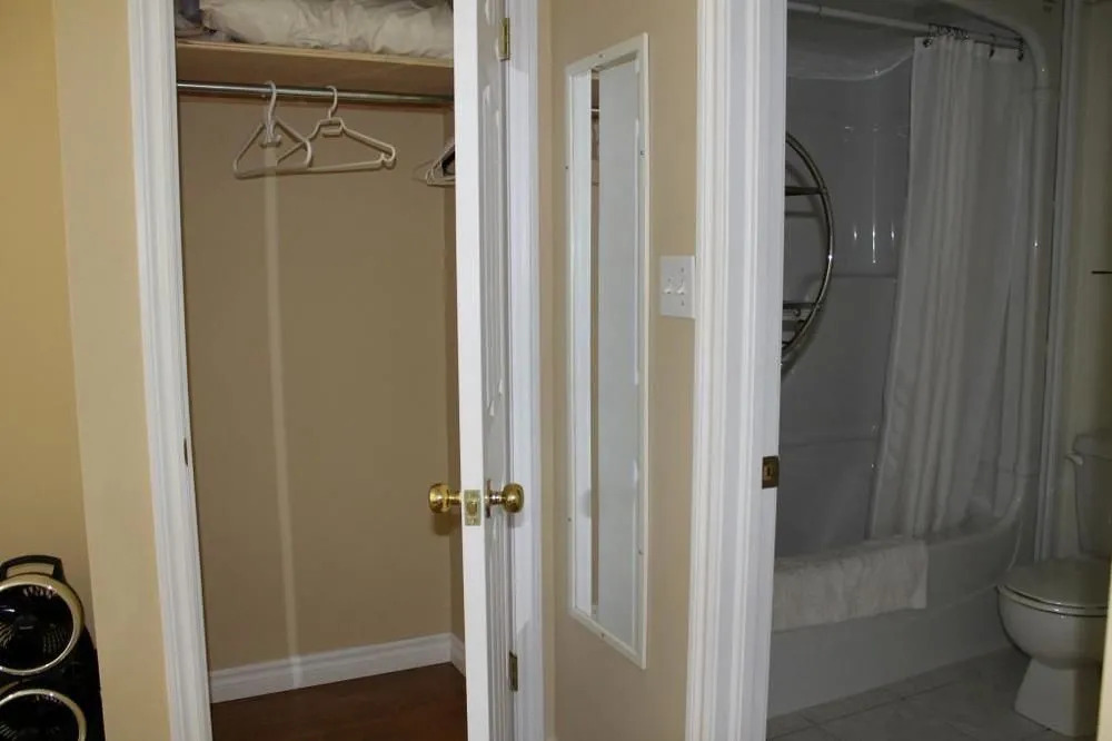 MacKenzie House Tourist Home B&B