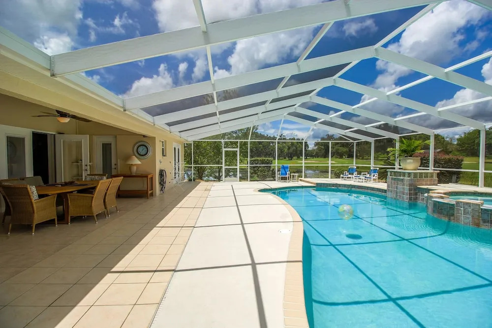 Spacious Modern Pool Home, Family & Golf Trips - 4727 4 Bedroom Home by RedAwning