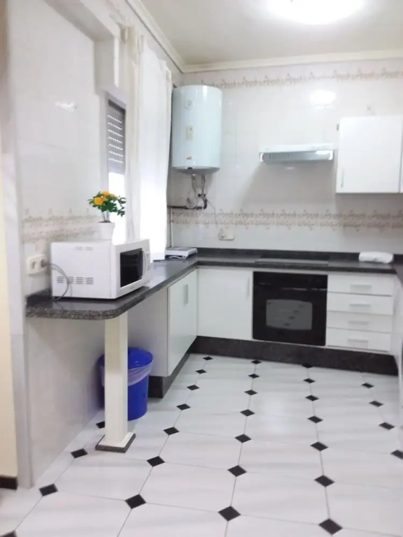 Big Apart. In City Center with two Baths