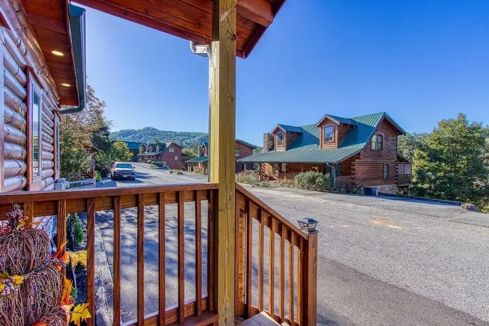 ERN822 - Smoky Oasis - Great Location, Private Indoor Heated Pool! cabin