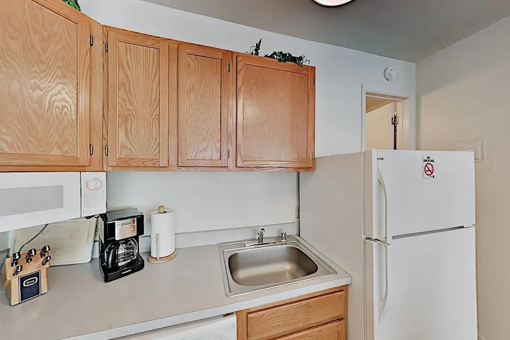 13tr53fj Studio Bedroom Condo