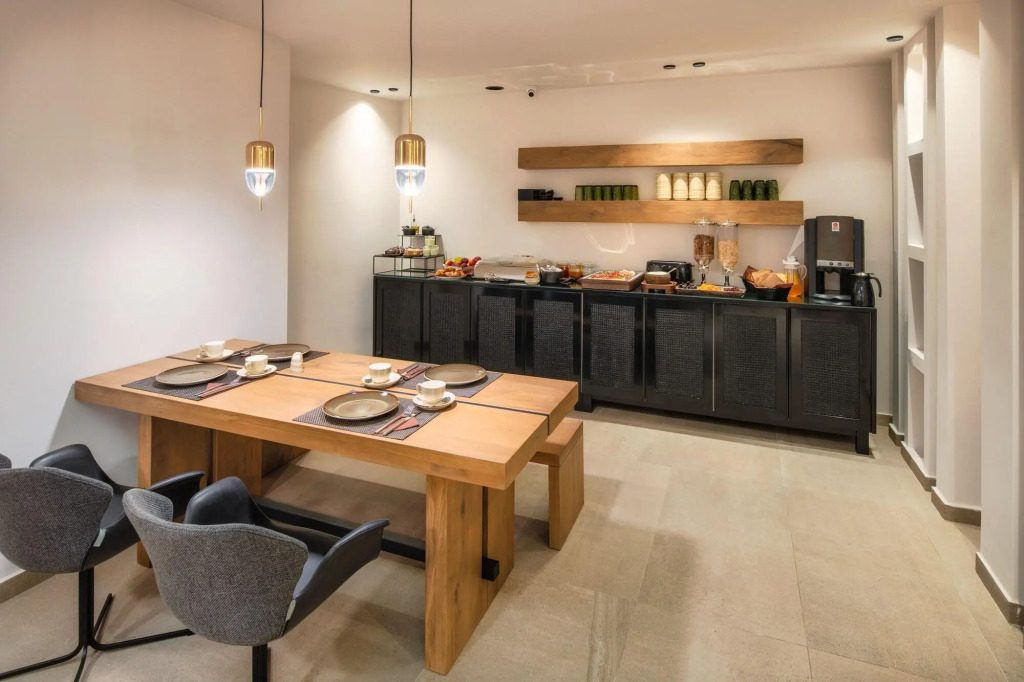 Uma Ray Suites