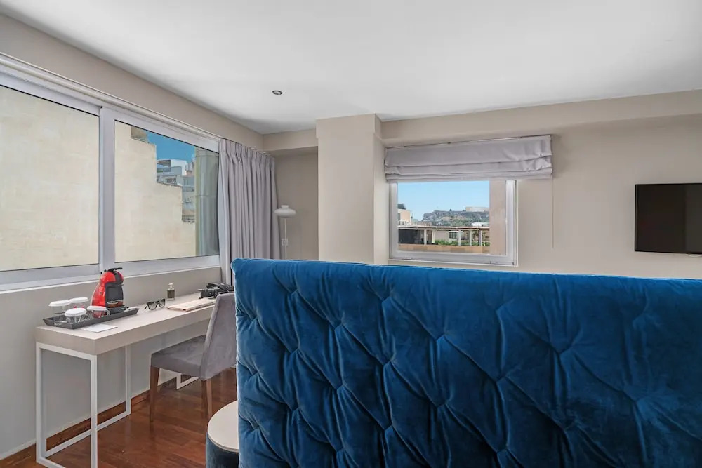Aeolos Luxury Suites