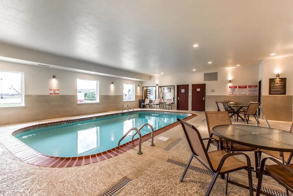 Comfort Suites Mattoon East