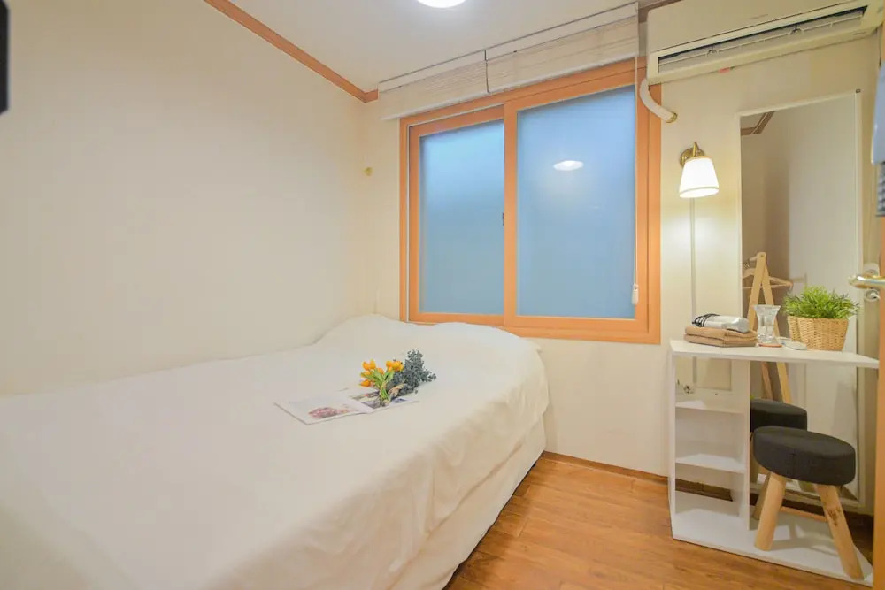 Season Helloworld House - Hostel