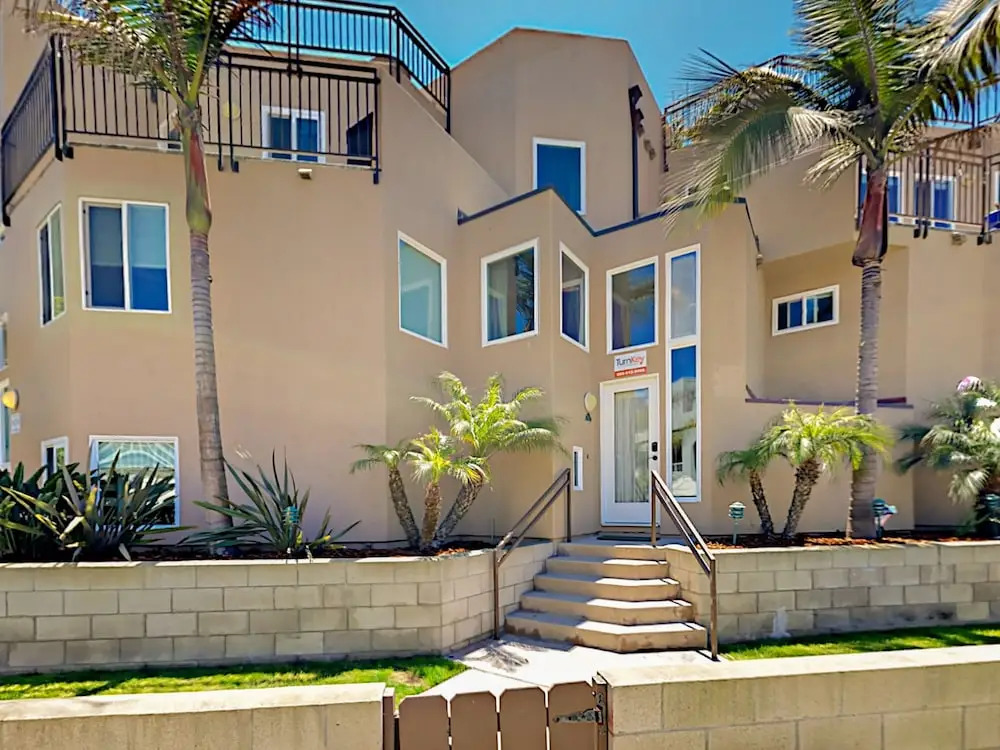3br W/ Garage & Rooftop Deck - 1 Block To Beach 3 Bedroom Townhouse