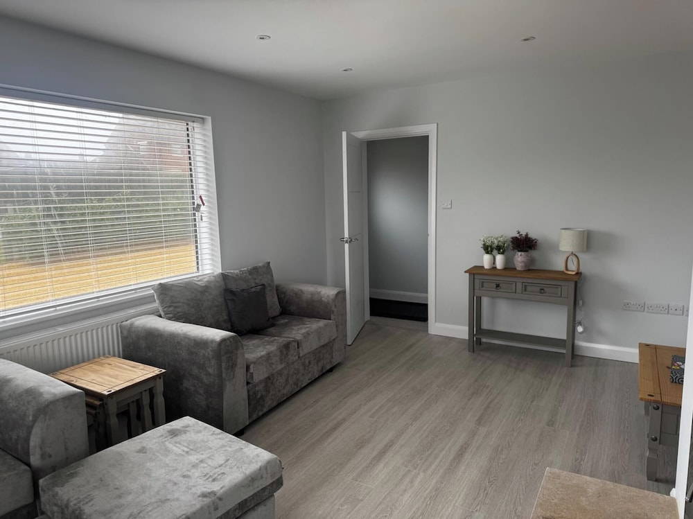3 Bed Cottage - Sleeps 5 - Pets - Hottub - Garden