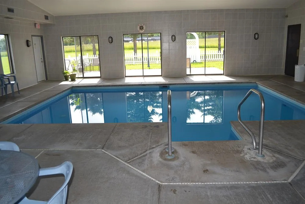 Sky Lodge Inn & Suites - Delavan