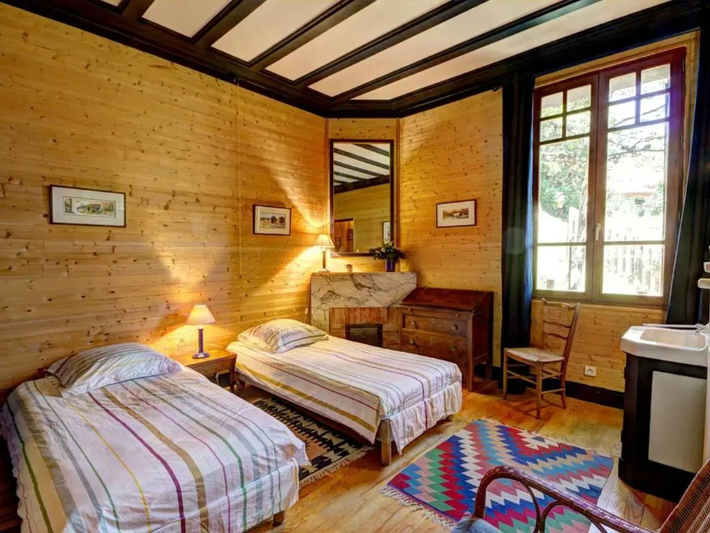 Chalet familial spacieux avec sauna au cœur du Bessat - FR-1-496-24