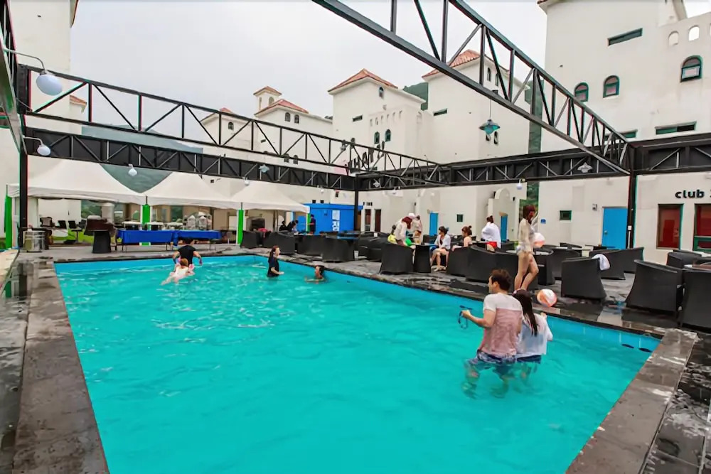 Chuncheon see and black pension