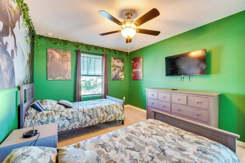 7 Mi to Disney: Townhome w/ Lanai & Pool!