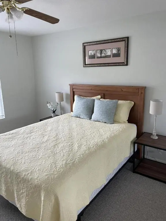 Lake Vacation Home 4 bedrooms 3 baths boat dock slip on the Lake