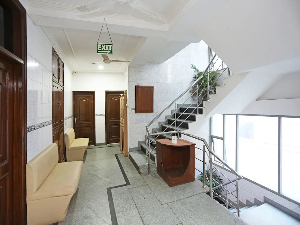 OYO 472 Hotel Sareen